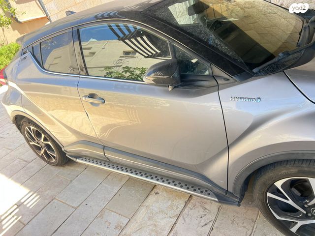 מודעת רכב טויוטה C-HR