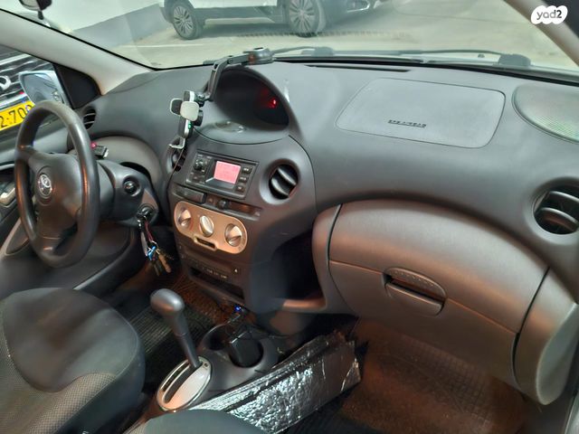 טויוטה יאריס