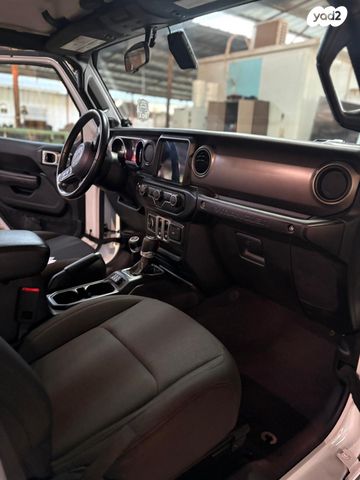 מודעת רכב ג'יפ רנגלר