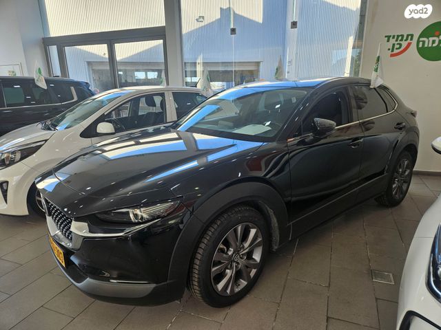 מודעת רכב מאזדה CX-30