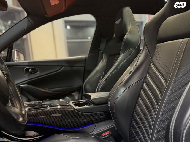 אסטון מרטין DBX