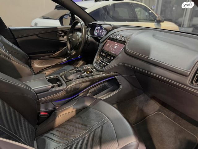 אסטון מרטין DBX