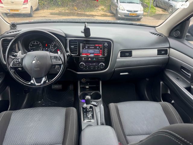 מיצובישי אאוטלנדר