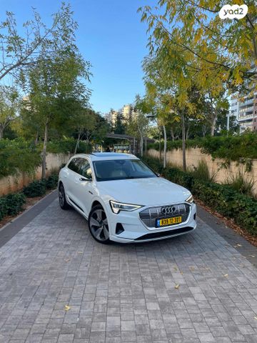 מודעת רכב אאודי E-tron