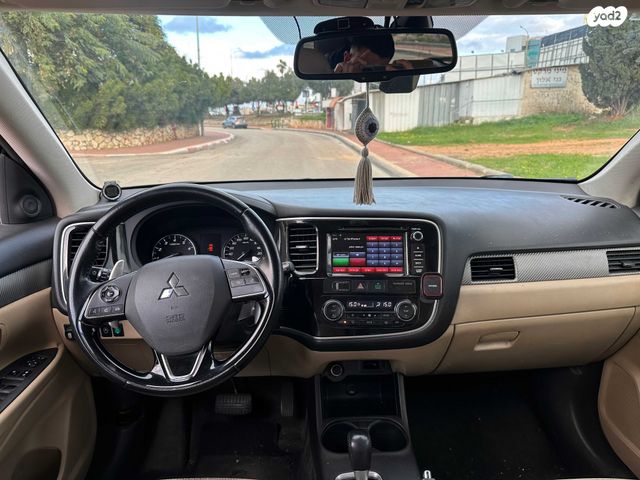 מיצובישי אאוטלנדר