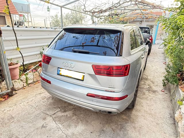 מודעת רכב אאודי Q7