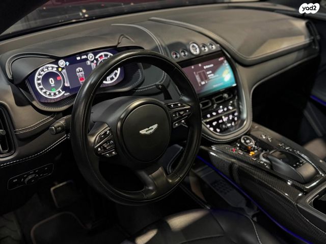 אסטון מרטין DBX