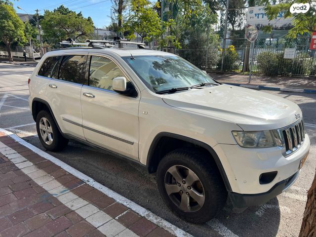 מודעת רכב ג'יפ גרנד צ'ירוקי