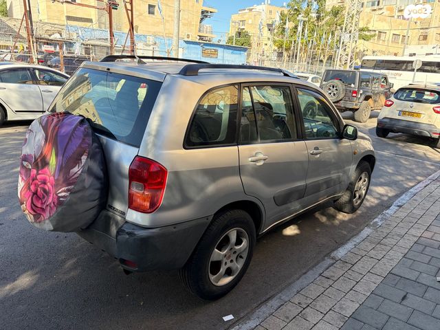 טויוטה RAV4