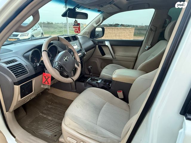 טויוטה לנד קרוזר