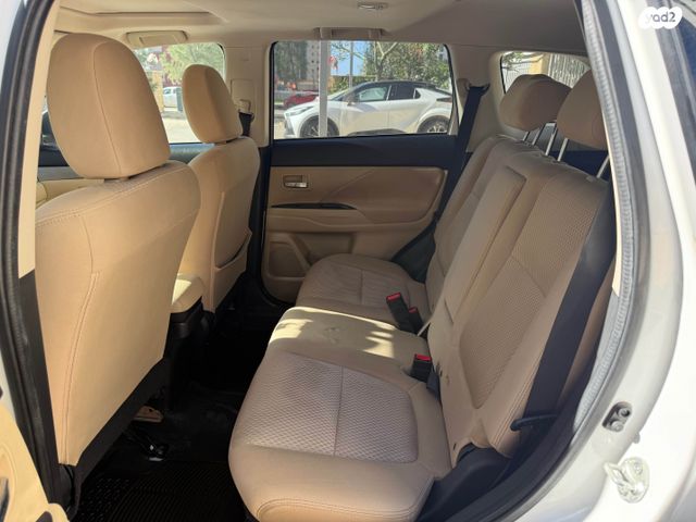 מיצובישי אאוטלנדר