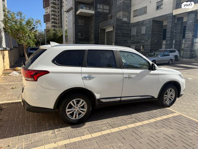 מיצובישי אאוטלנדר