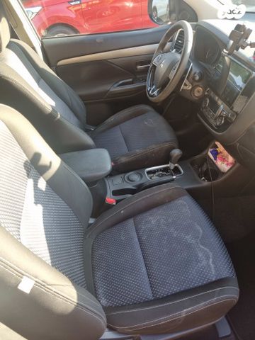 מיצובישי אאוטלנדר