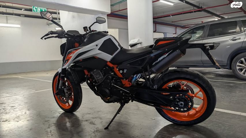KTM Naked Duke 890R