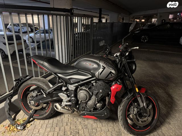 טריומף Trident 660