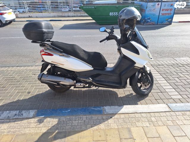 מודעת רכב קימקו דאון-טאון 300