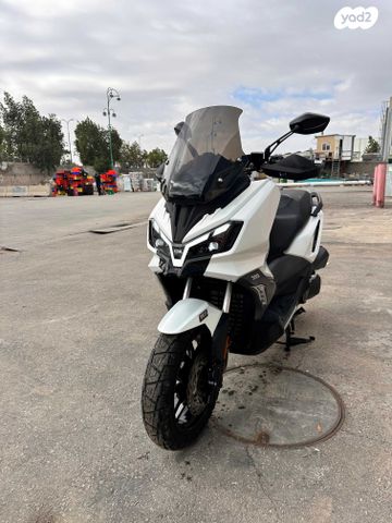 מודעת רכב סאן יאנג ADX 300