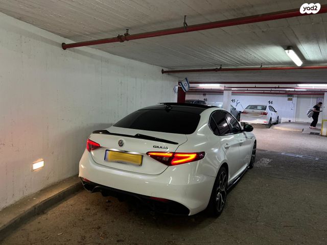 מודעת רכב אלפא רומיאו ג'וליה