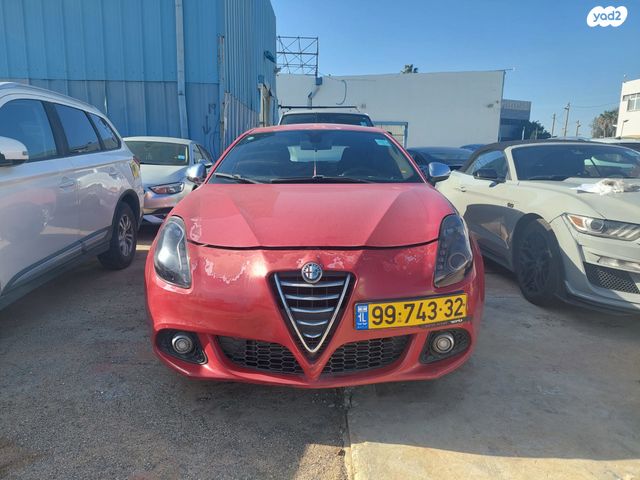 מודעת רכב אלפא רומיאו ג'ולייטה