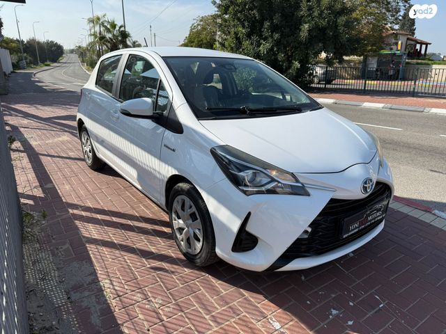 טויוטה יאריס