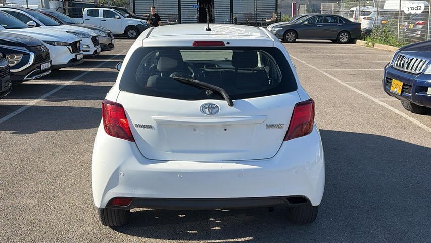 טויוטה יאריס