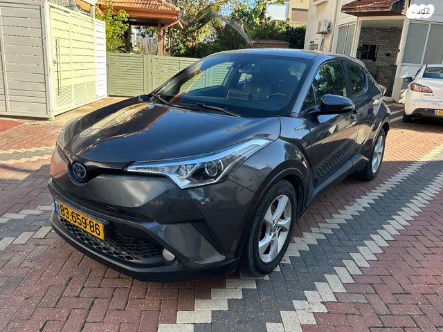 מודעת רכב טויוטה C-HR