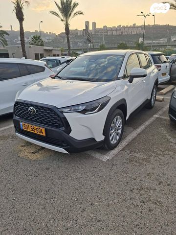 מודעת רכב טויוטה קורולה קרוס