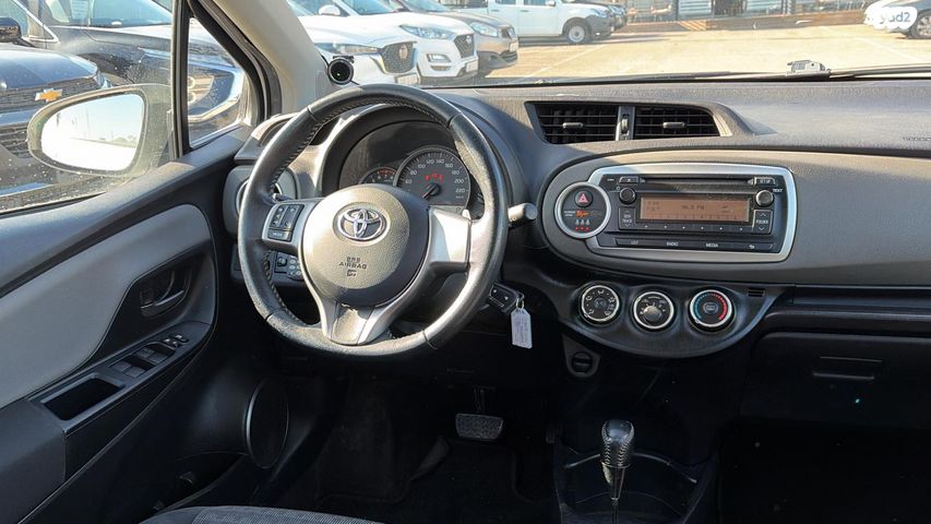 טויוטה יאריס