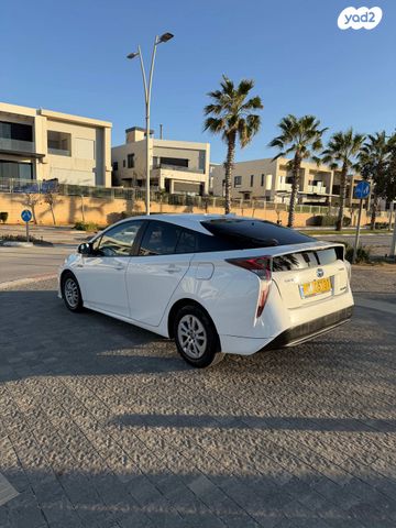 טויוטה פריוס