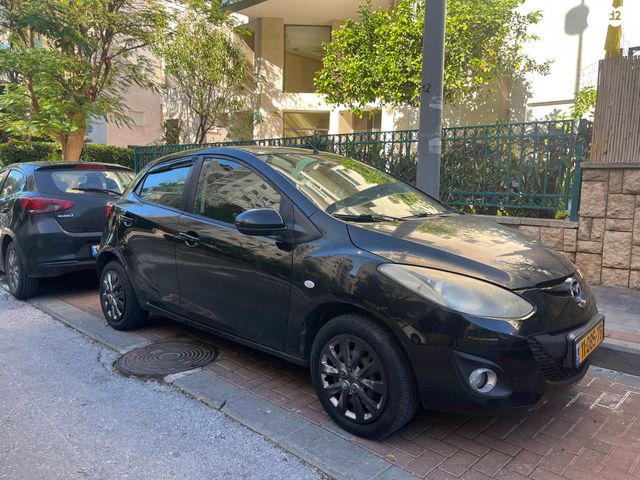 מודעת רכב מאזדה 2