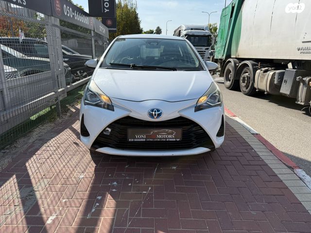 טויוטה יאריס