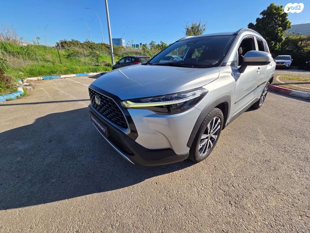 מודעת רכב טויוטה קורולה קרוס