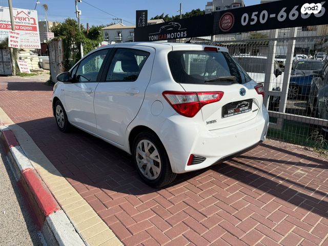 טויוטה יאריס