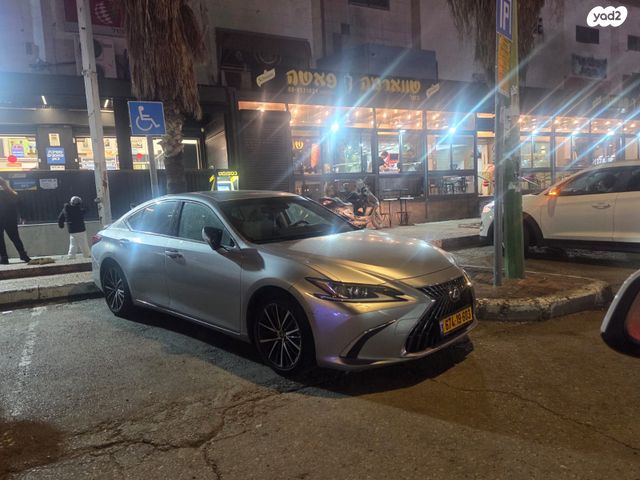 מודעת רכב לקסוס ES