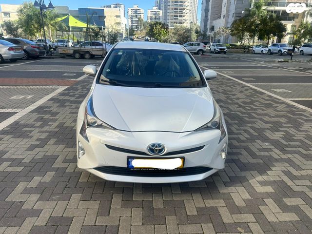 טויוטה פריוס