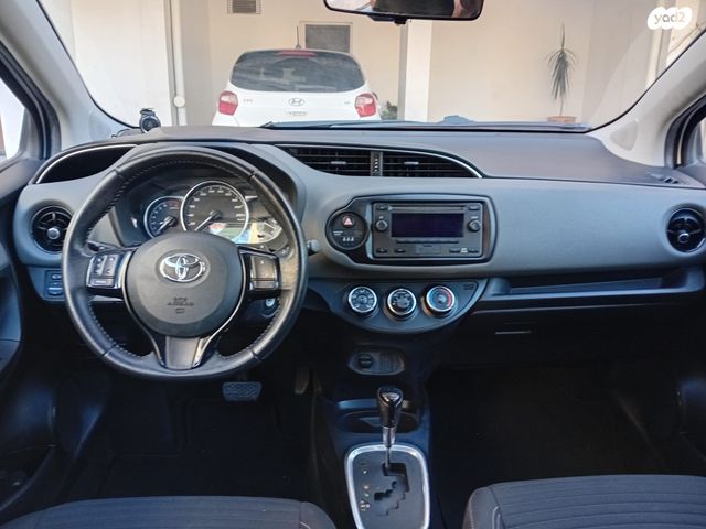 טויוטה יאריס