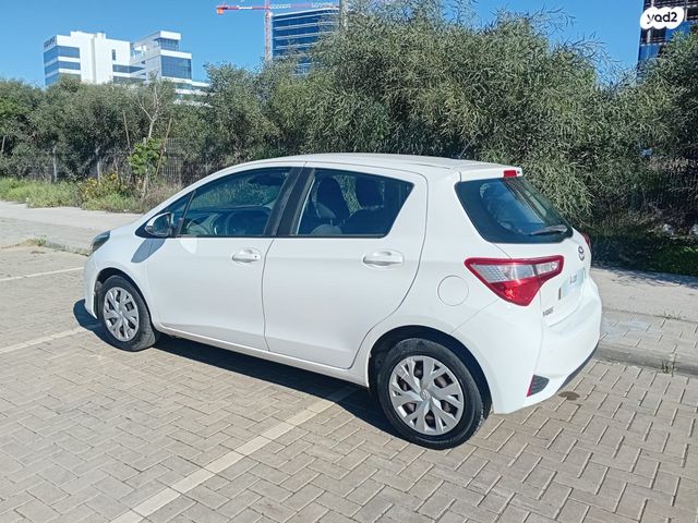 טויוטה יאריס