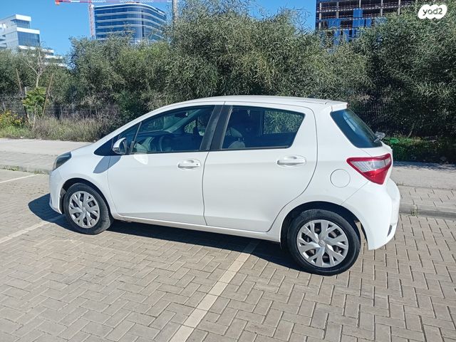 טויוטה יאריס