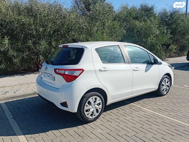 טויוטה יאריס