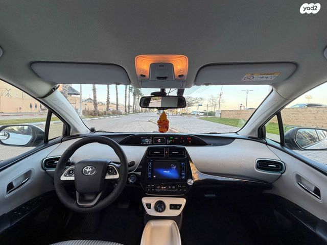 טויוטה פריוס