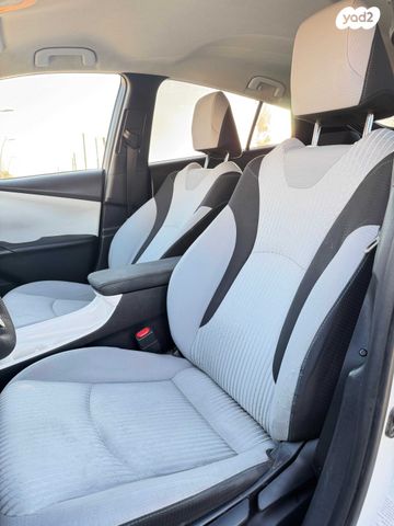 טויוטה פריוס