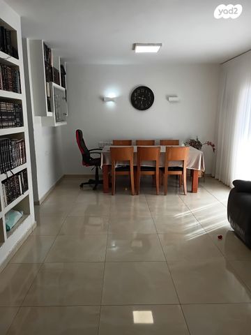 לאה גולדברג 4