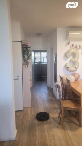 גג/ פנטהאוז, האורן 18, צמח השדה, מעלה אדומים