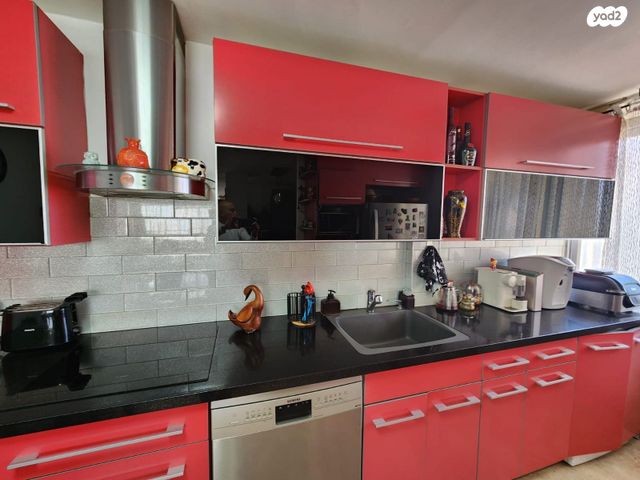 דירה, חב"ד 20, רמב"ם, ראשון לציון