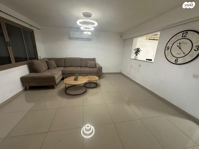 דו משפחתי, אירוס 4, שכונת הורדים, קרית שמונה