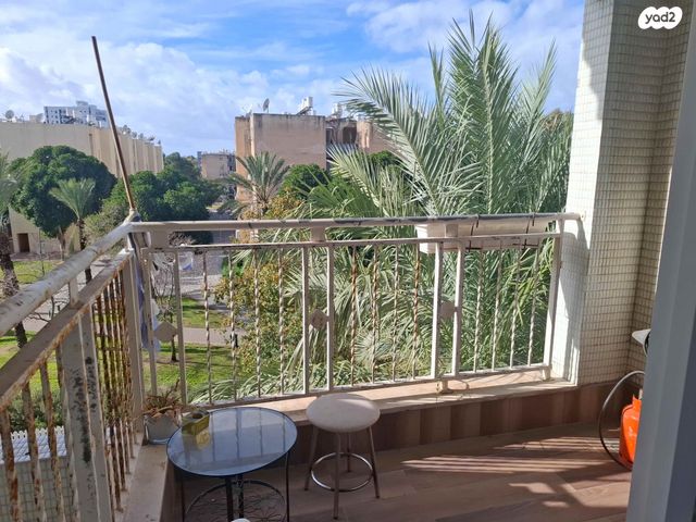 דירה, לוחמי הגטאות 12, צור שלום, קרית ביאליק