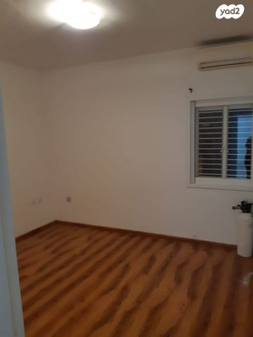 דירה, אחד העם 15, רמב"ם, ראשון לציון