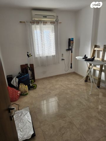 דירה, חב"ד 20, רמב"ם, ראשון לציון