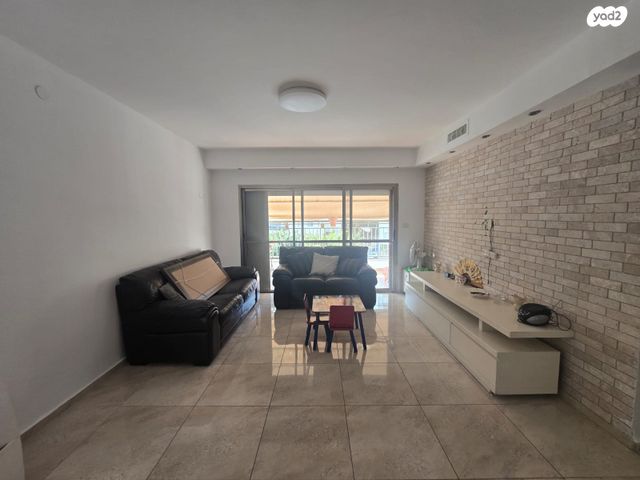 דירה, מנחם בגין 31, נווה גנים, קרית מוצקין