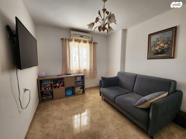 דירה, חב"ד 20, רמב"ם, ראשון לציון